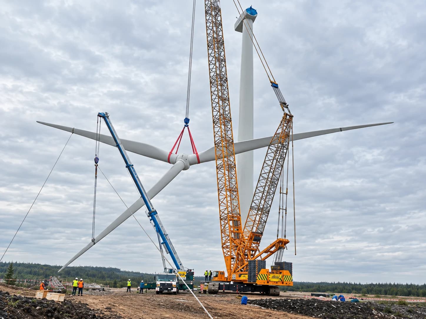 Montaje de aerogenerador realizado por Grúas Mar