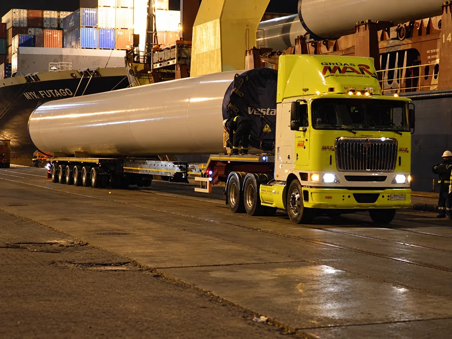 Transporte nocturno de componente eólico de gran longitud
